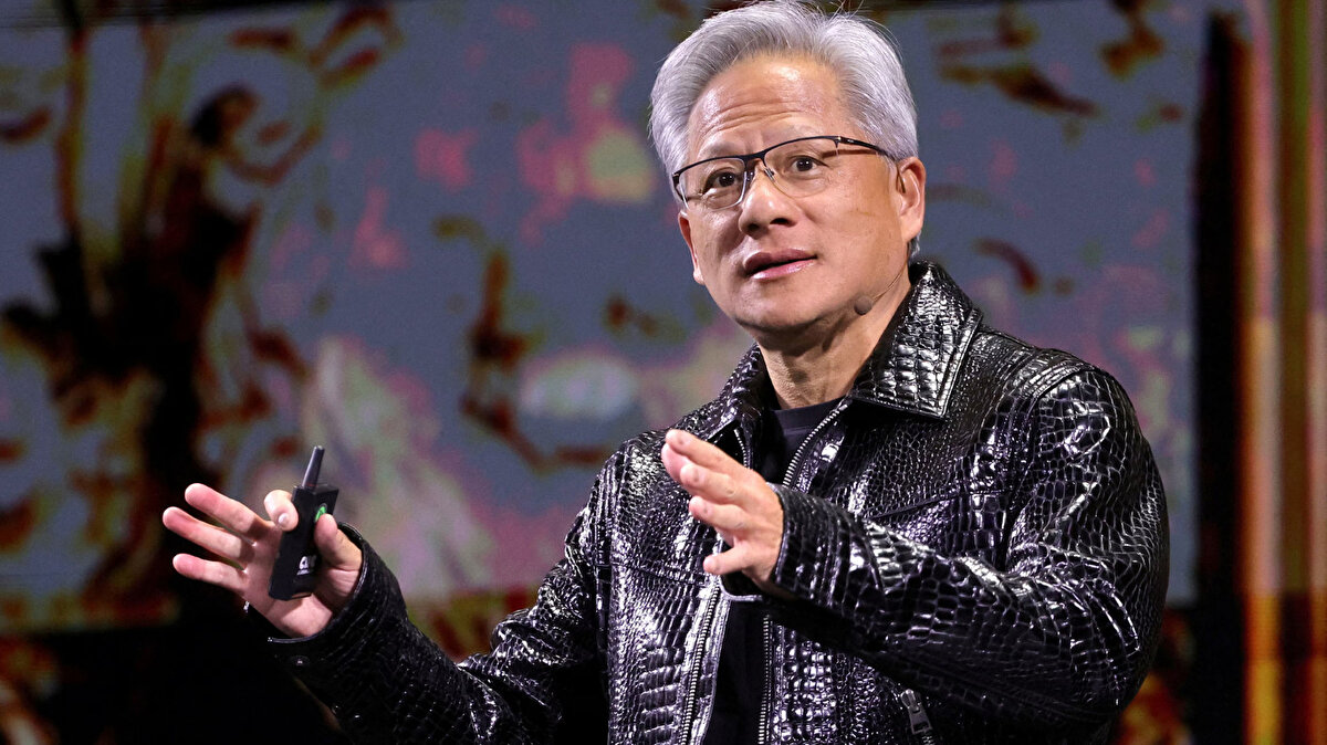 “Elektrikçi, tesisatçı, marangoz lazım olacak”<br>Huang, “Elektrikçi, tesisatçı, marangoz… Tüm bu fabrikaları kurmak için yüz binlercesine ihtiyacımız olacak” diyerek zanaatkârlığın geleceğin en değerli mesleklerinden olacağını söyledi.