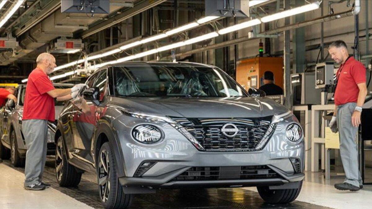 Nissan’dan fabrikaları kapatma kararı<br>Japon otomotiv devi Nissan, ekonomik kriz ve batarya tedarikinde yaşanan sorunlar nedeniyle 7 fabrikasını kapatma kararı aldı. Bu kapsamda 20 bin çalışan işten çıkarılacak.