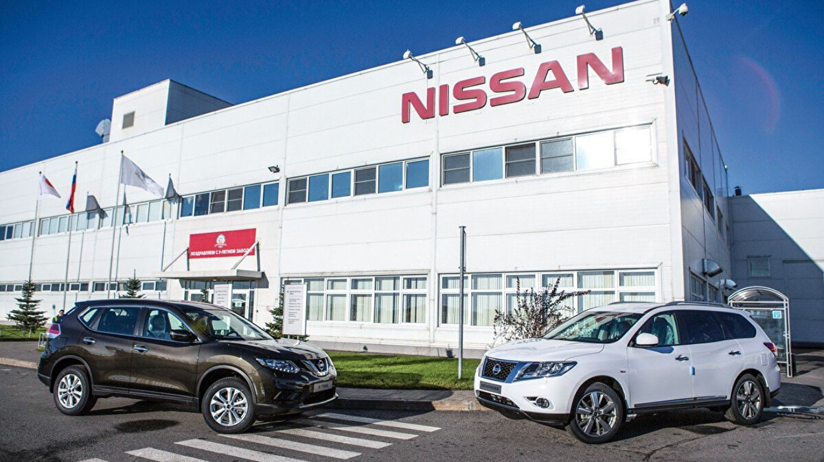 LEAF yarı kapasiteyle üretildi<br>Nissan’ın simge modeli LEAF, batarya tedarikindeki sıkıntılar nedeniyle Eylül-Kasım döneminde yarı kapasiteyle üretildi. Bu durum, elektrikli araç stratejisinde kritik bir uyarı sinyali olarak görülüyor.