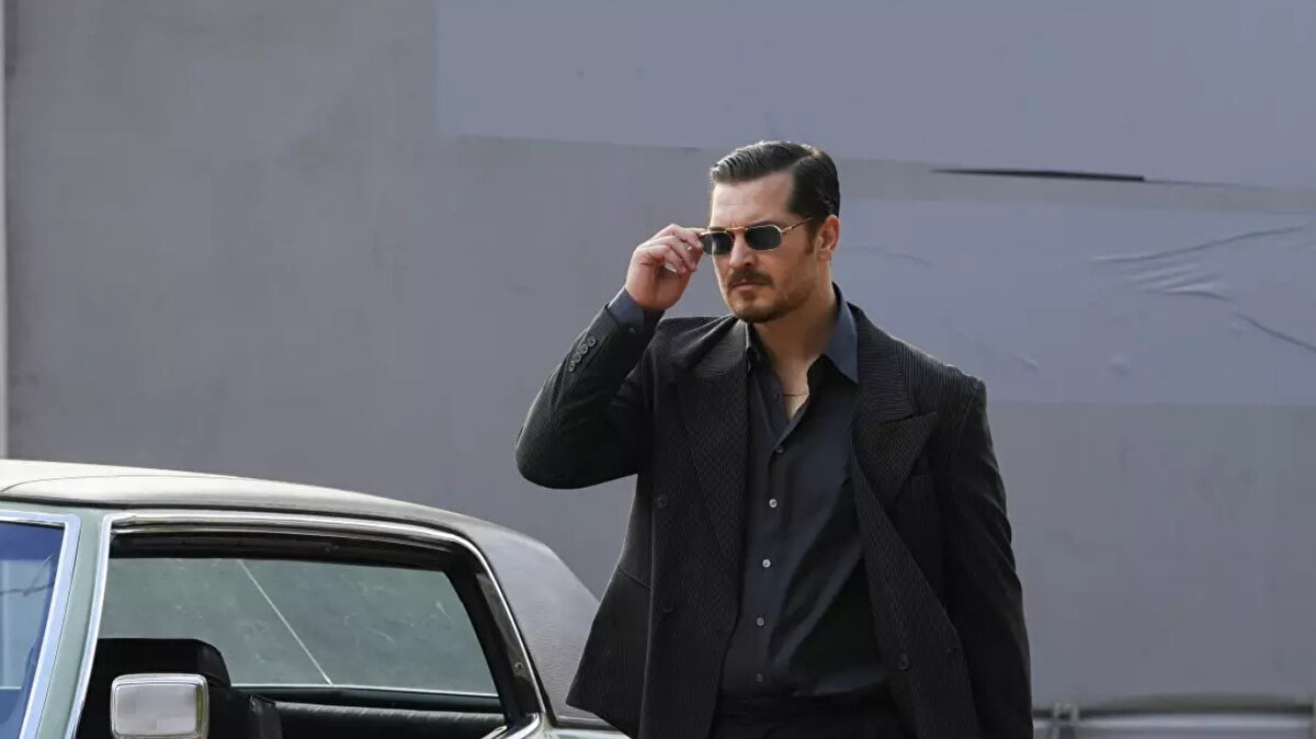 Dijital yayın politikası değişti<br>Dizinin yapım ekibi, aldığı yeni kararla birlikte tam bölümlerin artık sadece televizyon ekranlarında yayınlanacağını açıkladı. YouTube’da yalnızca özet içerikler yer alacak.