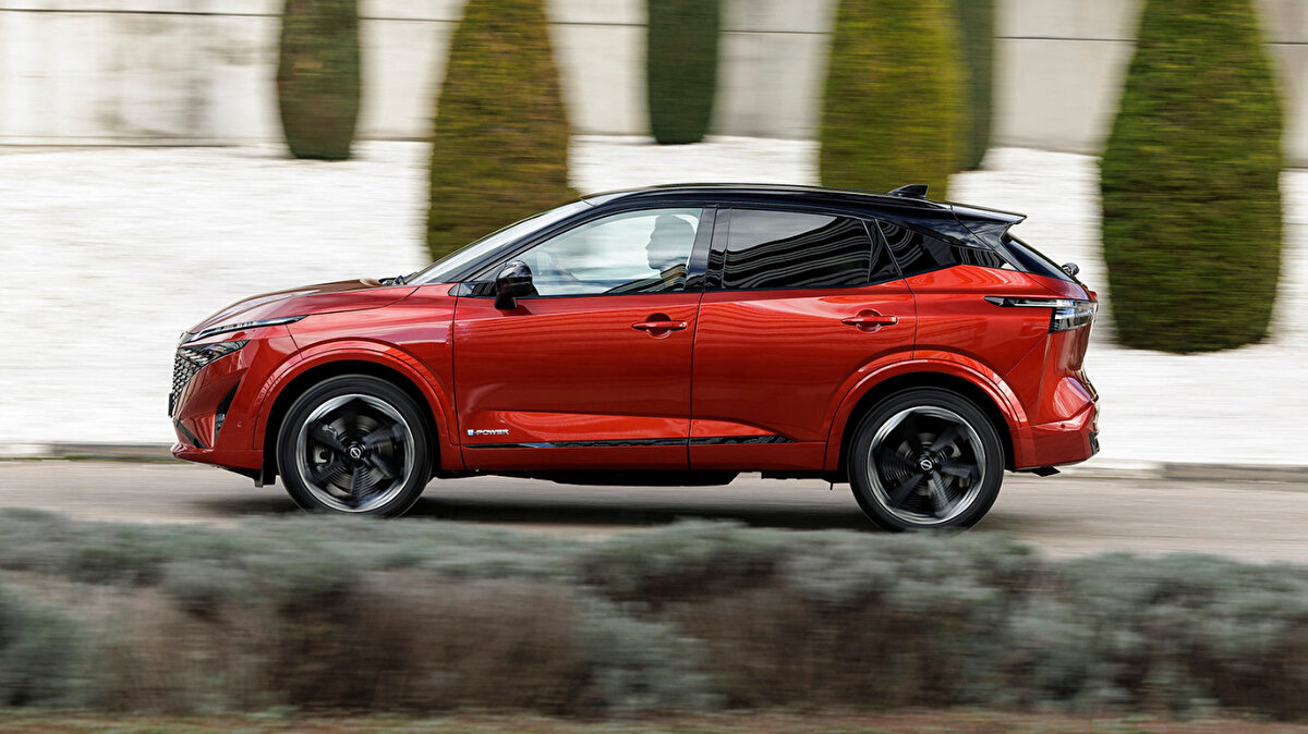 Nissan Qashqai – 3.621 adet<br>SUV segmentinde öne çıkan Nissan Qashqai, güçlü satış rakamıyla listenin dördüncü sırasında kendine yer buldu.