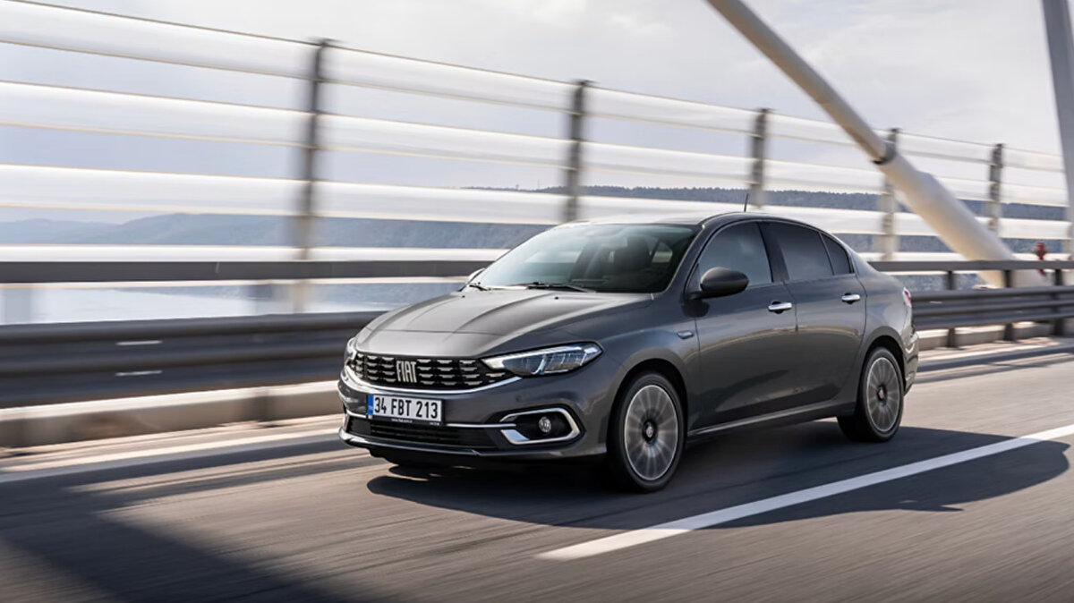 Fiat Egea Sedan – 4.005 adet<br>Listenin ikinci sırasında Fiat Egea Sedan yer aldı. Türkiye’nin en çok tercih edilen modellerinden biri olan Egea, geniş satış hacmini korudu.