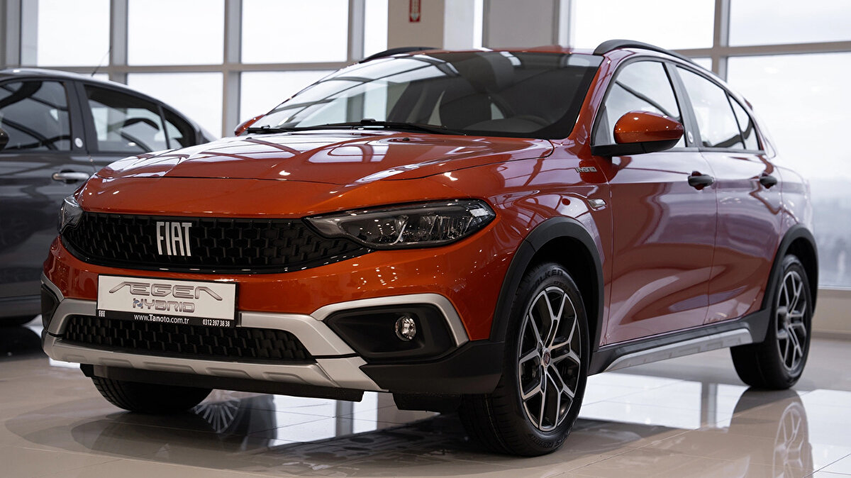 Fiat Egea Cross – 2.445 adet<br>Fiat’ın SUV esintili modeli Egea Cross, 2.445 adetlik satışla ilk 10’a girmeyi başardı.