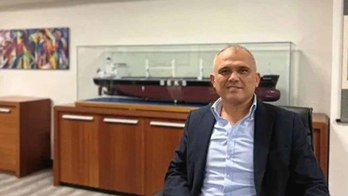 Ali Bekmezci kimdir?<br><br>Tekstil ve denizcilik alanında faaliyet gösteren Ali Bekmezci, Beks Shipping adlı gemi yönetim ve armatörlük şirketinin sahibidir. Tekstil alanında da son yıllarda hızla büyüyen BEKS Çorap ve İç Giyim markasının sahibi olduğu bilinmektedir.