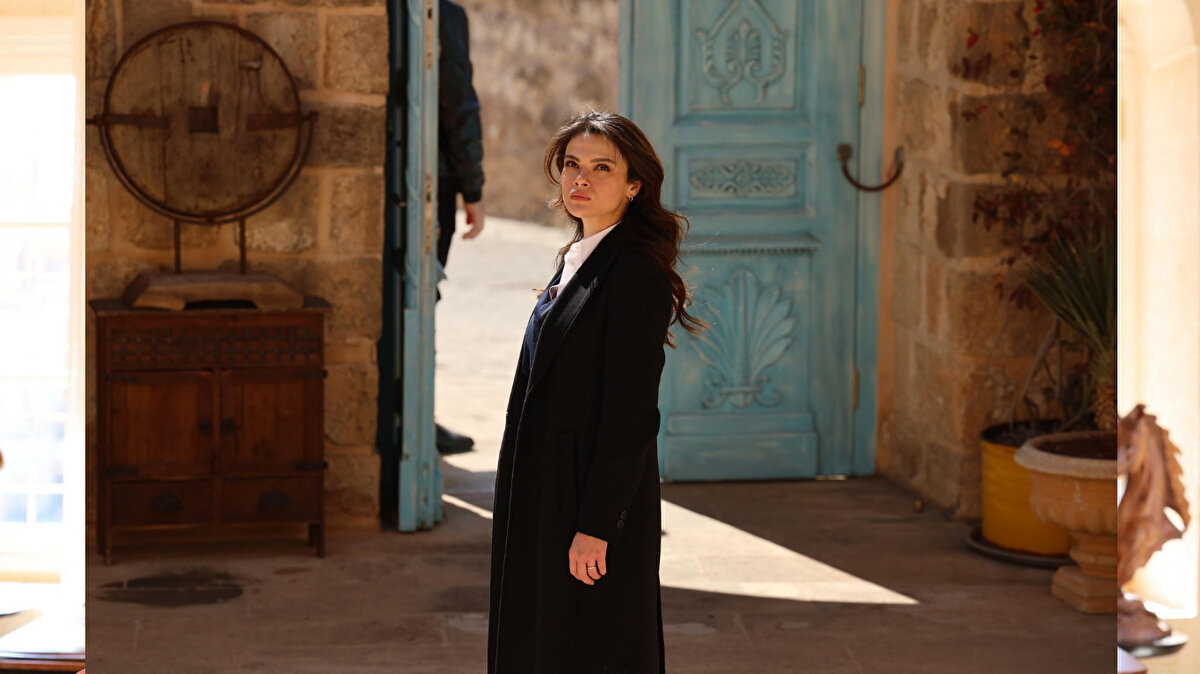 “Boran yaşıyor, ben öldüm”<br><br>Cihan’ın Alya ve Boran arasında sıkışıp kaldığı sahne, izleyiciyi ekran başına kilitledi. “Boran yaşıyor, ben öldüm” repliği, sosyal medyada en çok paylaşılan anlardan biri oldu.