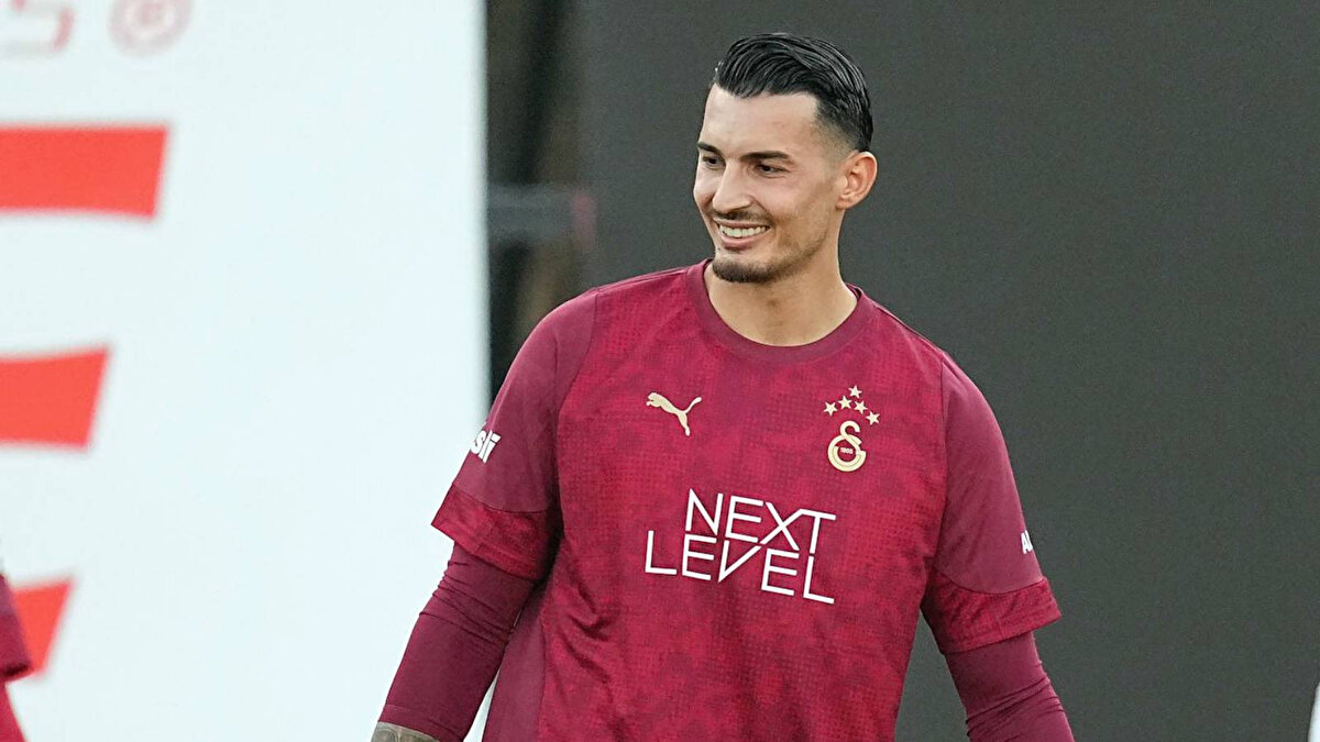 UĞURCAN'A TEPKİLER DİNDİ<br><br>Galatasaray yönetiminin yüksek bonservis bedeli nedeniyle eleştirilen transferi, artık karşılığını vermeye başladı. Uğurcan Çakır, hem Süper Lig’de hem de Avrupa’da sergilediği performansla “Galatasaray için doğru transfer miydi?” sorusuna sahada yanıt verdi.