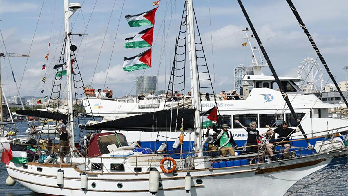 Bakanlık, "Sumud filosuna ait birkaç gemi güvenli bir şekilde durduruldu ve yolcuları İsrail limanına naklediliyor. Greta ve arkadaşları sağ salim ve iyiler" dedi.