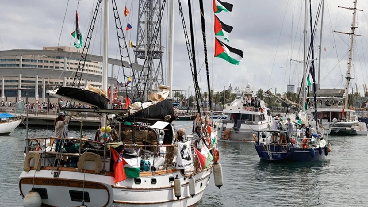 Gözaltına alınanlar arasında Greta Thunberg de var<br><br>Thunberg daha öncede İsrail tarafından gözaltına alınmıştı. 