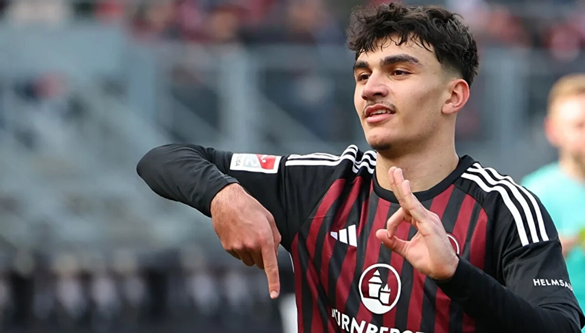 Frankfurt’ta parlayan Uzun’un piyasa değerinin, Bundesliga’nın 14 Ekim’de açıklanacak güncellemesinde ciddi şekilde artması bekleniyor. Alman basını, kulübün oyuncu için yaklaşık 80 milyon euroluk bir alt sınır belirlediğini öne sürerken, Frankfurt yönetimi önceliğin “yıldız futbolcuyu mümkün olduğunca kadroda tutmak” olduğunu vurguladı.