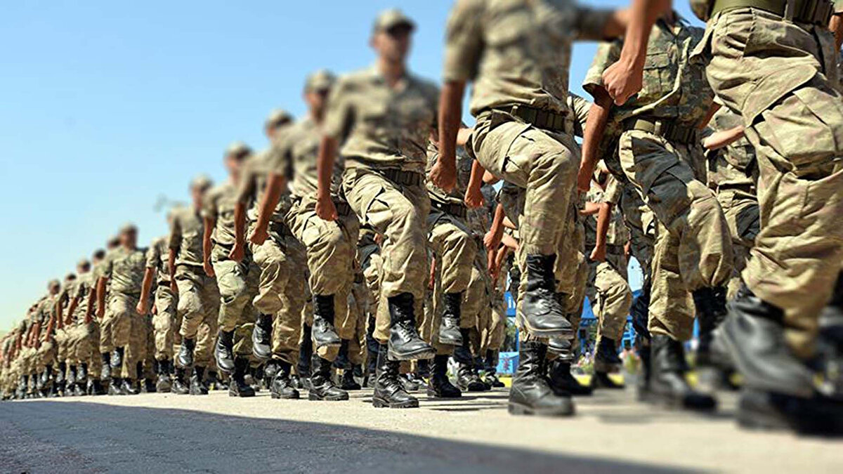 2026 Bedelli Askerlik Ücreti Ne Kadar Olacak?<br><br>2025 Temmuz–Aralık dönemi için bedelli askerlik ücreti 280 bin 850 TL olarak belirlenmişti. 2026 memur maaşı düzenlemesiyle birlikte bedelli askerlik ücretinde artış bekleniyor. 