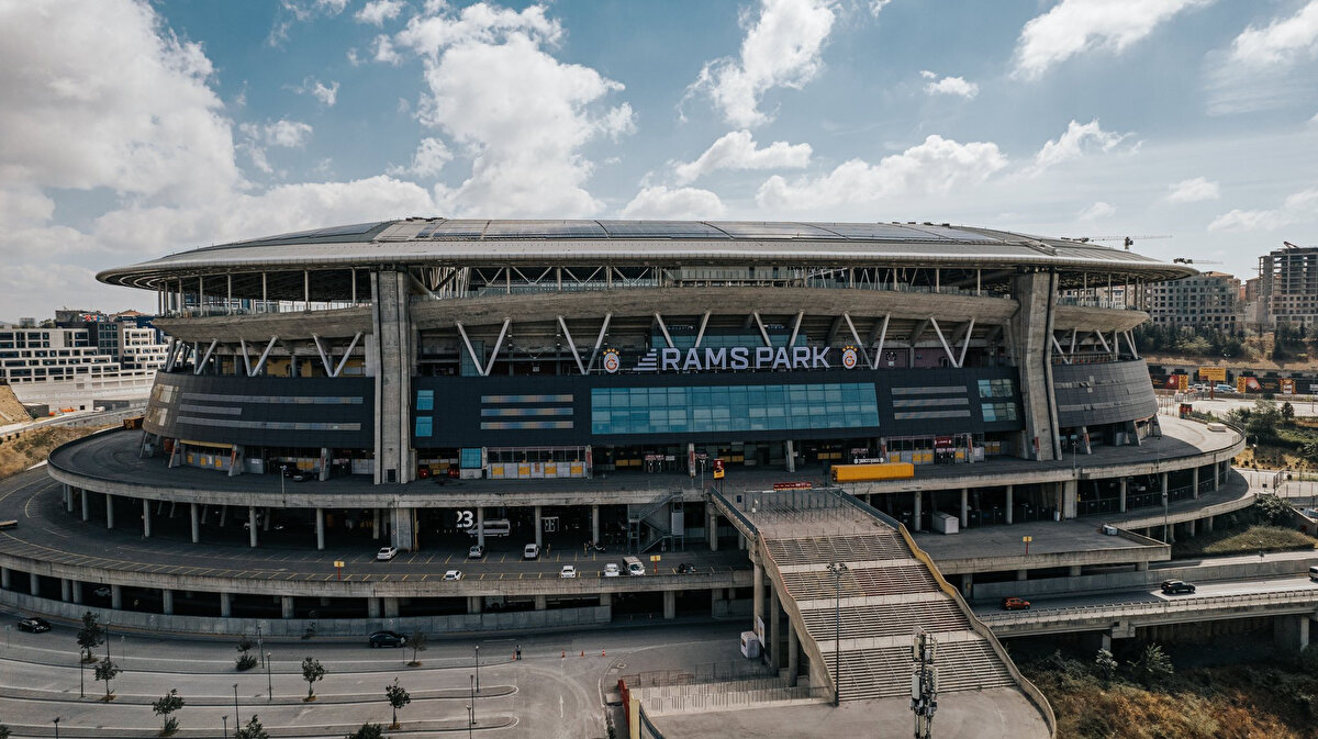 GALATASARAY-BEŞİKTAŞ DERBİSİ NE ZAMAN, SAAT KAÇTA, HANGİ KANALDA?<br><br>Tarih: 4 Ekim 2025 Cumartesi<br><br>Saat: 20.00<br><br>Stad: Rams Park<br><br>Yayın: beIN SPORTS<br>