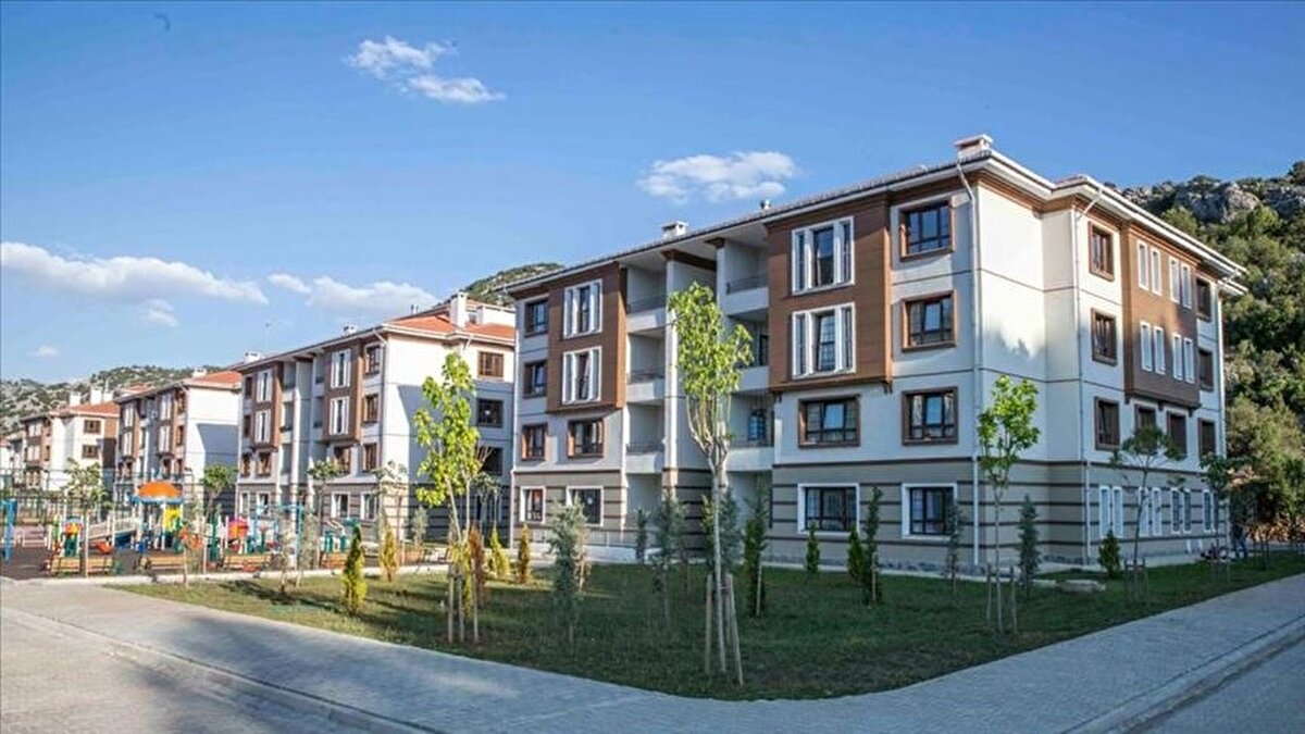 Kampanya kapsamında inşa edilecek kiralık sosyal konutlarla vatandaşların üzerindeki kira yükü hafifletilecek.<br><br>500 bin sosyal konutun inşa edileceği "Yüzyılın Konut Projesi" kapsamında İstanbul'da satışa sunulacak konutların yanı sıra kiralanacak konutlar için kontenjan ayrılacak.