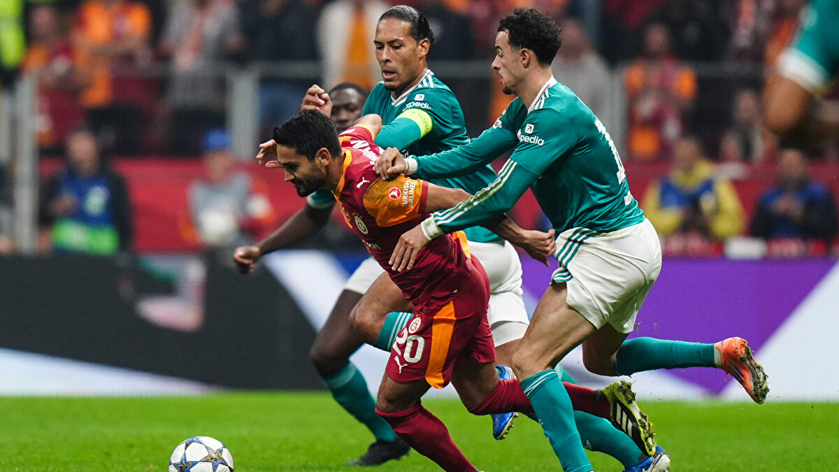 Tecrübeli orta saha oyuncusu, "Galatasaray benim için çok şeyi ifade ediyor. 35 yaşındayım ama çok motiveyim. İçimde öyle bir şey var ki; sahip olduğum her şeyi feda edeceğim bu kulüp için. Başarıyı buraya getirmek için elimden geleni yapacağım" ifadelerini kullandı.