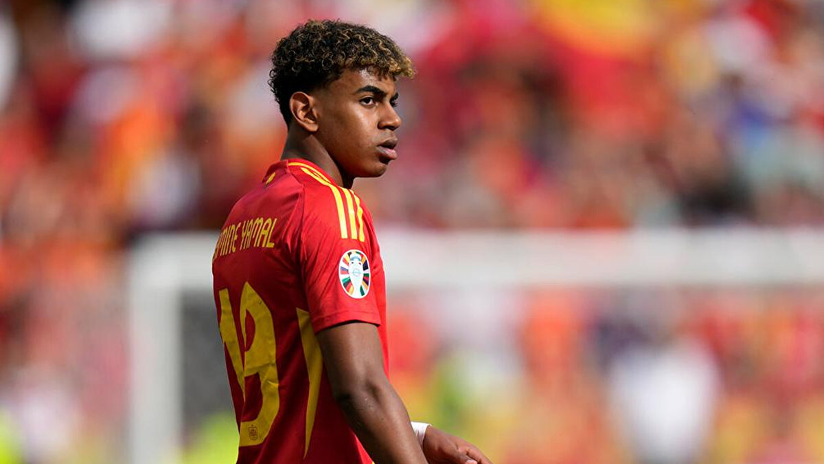 Barcelona cephesinde, oyuncunun sahada 90 dakika kalabilmiş olması nedeniyle milli takım çağrısına olumsuz tepki verilmediği, kararın tamamen teknik direktöre ait olduğu ifade edildi.