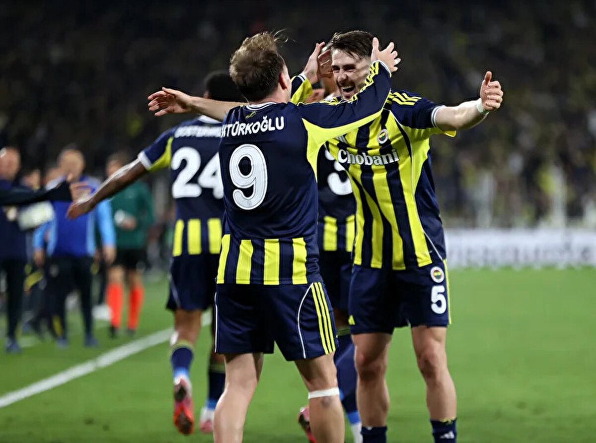 Le Figaro: "Nice Avrupa sahnesinde düşmeye devam ediyor. Fenerbahçe'ye 2-1 yenilen Nice, iki maç sonunda sıfır puanda kaldı ve geçen yılki kabusu tekrar yaşayabilir."<br><br>