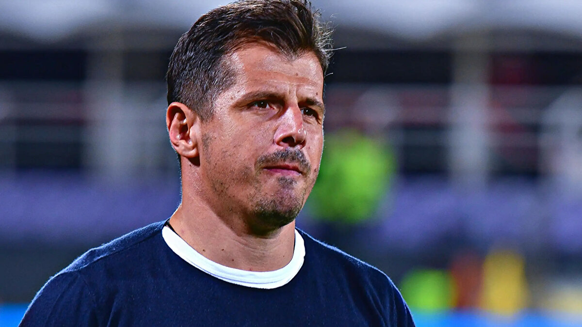 Deneyimli çalıştırıcı, bireysel hatalardan dolayı oyuncuları sorumlu tutmakla birlikte kendi payını da kabul ettiğini belirterek, “Başkanla konuşup gereğini yapacağım. Antalyaspor taraftarı merak etmesin” ifadelerini kullandı.