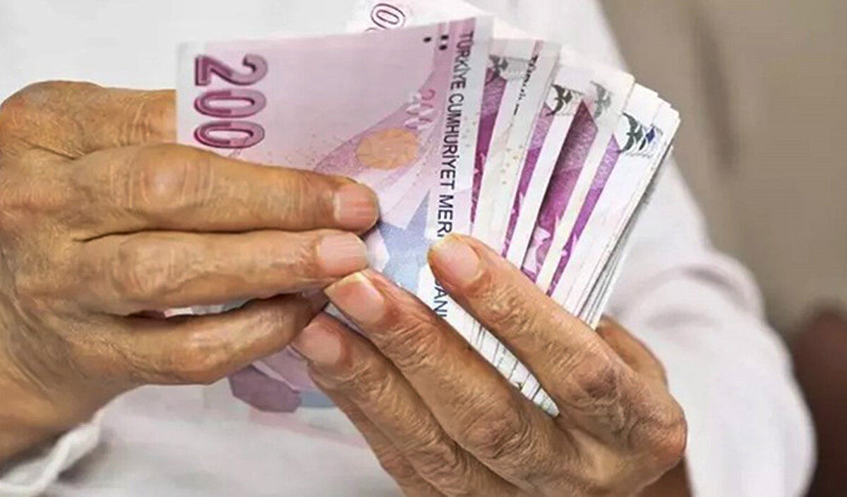 3 aylık enflasyon farkı yüzde 2,38 olarak hesaplandı. Buna toplu sözleşme ile belirlenen yüzde 11 zam eklenince, ocak ayında maaşlara toplamda yüzde 13,65 oranında artış yansıyacak.