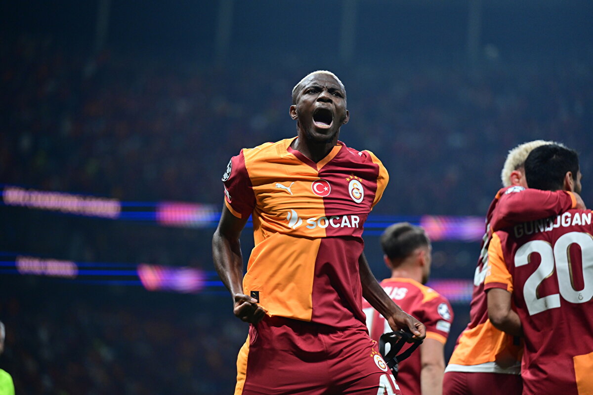 OSIMHEN GALİBİYETİ GETİRDİ<br><br>Galatasaray'ın golcü yıldızı Victor Osimhen, penaltıdan kaydettiği golle takımına 3 puanı getirdi. 