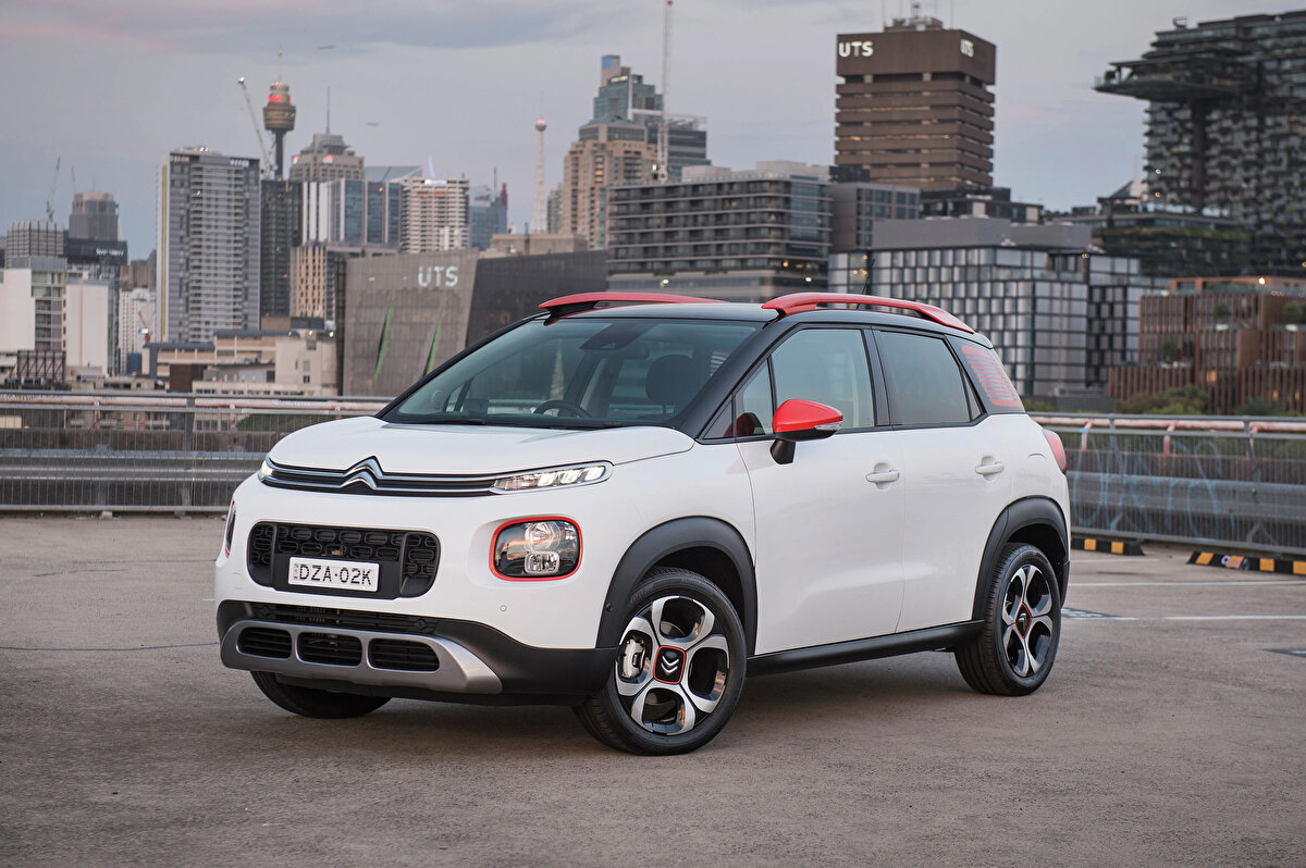 CITROËN C3 AIRCROSS<br>Yeni C3 Aircross modelinde Ekim ayına özel: <br><br>300.000 TL kredi için 12 ay, %0 faiz seçeneği*<br><br>200.000 TL kredi için 12 ay, %0 faiz seçeneği**<br><br><br><br>* Kampanya C3 Aircross PLUS 1.2 Hybrid 145 eDCS6 için geçerlidir.<br><br>**Kampanya C3 Aircross MAX 1.2 Hybrid 145 eDCS6 için geçerlidir.