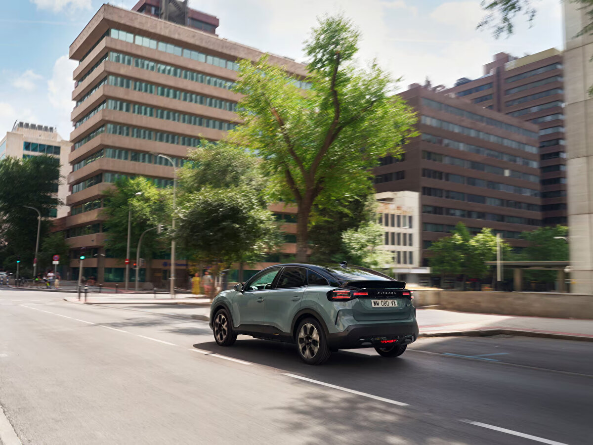 CITROËN Elektrikli ë-C4<br>Elektrikli Ë-C4 modelinde Ekim ayına özel: <br><br>150.000 TL kredi için 12 ay, %0 faiz ya da 30.000 TL nakit indirimi seçeneği