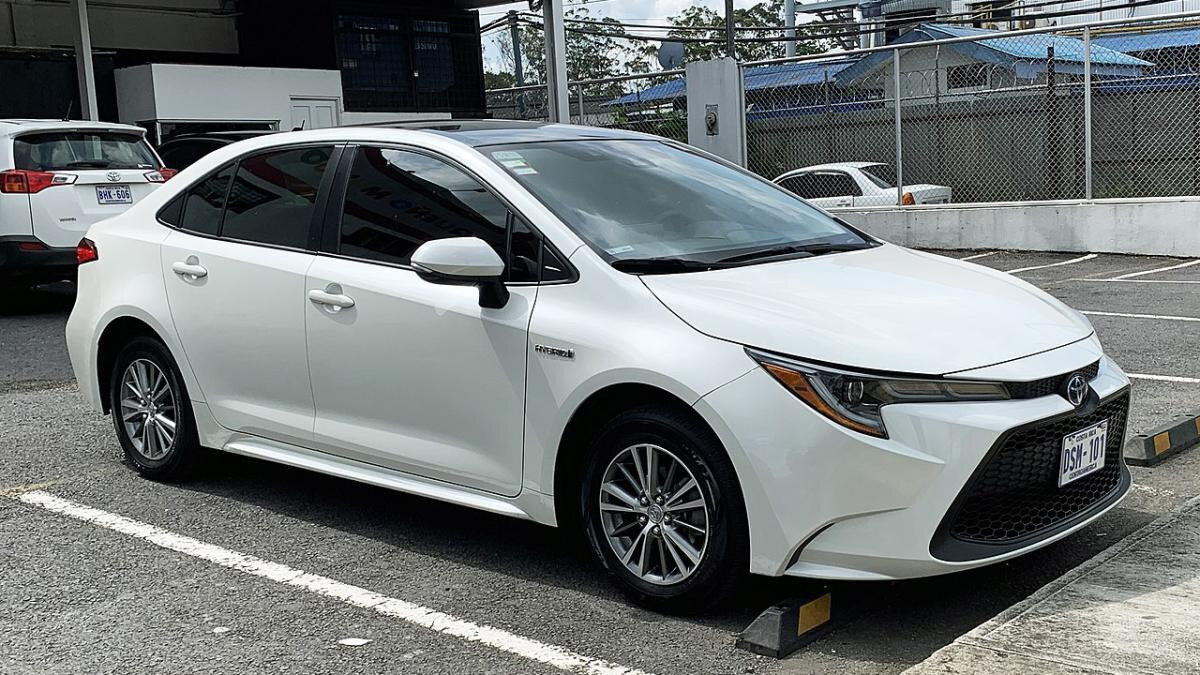 Corolla Hybrid<br><br>VersiyonTavsiye Edilen Hybrid'e Özel<br>ÖTV Oranı ile FiyatlarTavsiye Edilen Ekim<br>Ayına Özel Sınırlı<br>Sayıda Kampanyalı Fiyatlar*<br>1.8 Hybrid Dream e-CVT2.308.000 TL<br>1.8 Hybrid Dream-X-Pack e-CVT2.354.000 TL2.180.500 TL<br>1.8 Hybrid Flame X-Pack e-CVT2.368.000 TL2.190.000 TL<br>1.8 Hybrid Passion X-Pack e-CVT2.450.000 TL2.200.000 TL