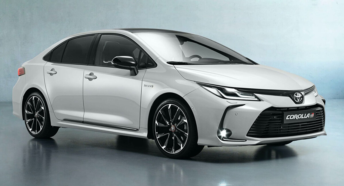 Corolla<br><br>ersiyonTavsiye Edilen<br>Liste FiyatlarıTavsiye Edilen Ekim<br>Ayına Özel Sınırlı<br>Sayıda Kampanyalı Fiyatlar*<br>1.5 Vision Plus Multidrive S1.989.500 TL1.750.000 TL<br>1.5 Dream Multidrive S2.082.000 TL1.780.000 TL<br>1.5 Dream X-Pack Multidrive S2.222.500 TL1.856.500 TL<br>1.5 Flame X-Pack Multidrive S2.325.000 TL1.958.500 TL<br>1.5 Passion X-Pack Multidrive S2.518.000 TL2.126.000 TL<br>Tavsiye Edilen<br>Liste FiyatlarıTavsiye Edilen Ekim<br>Ayına Özel Sınırlı<br>Sayıda Kampanyalı Fiyatlar*<br>%75 ÖTV'li versiyonlarda Metalik ve Sedefli Metalik Renk Farkları14.600 TL14.600 TL<br>%80 ÖTV'li versiyonlarda Metalik ve Sedefli Metalik Renk Farkları15.000 TL15.000 TL