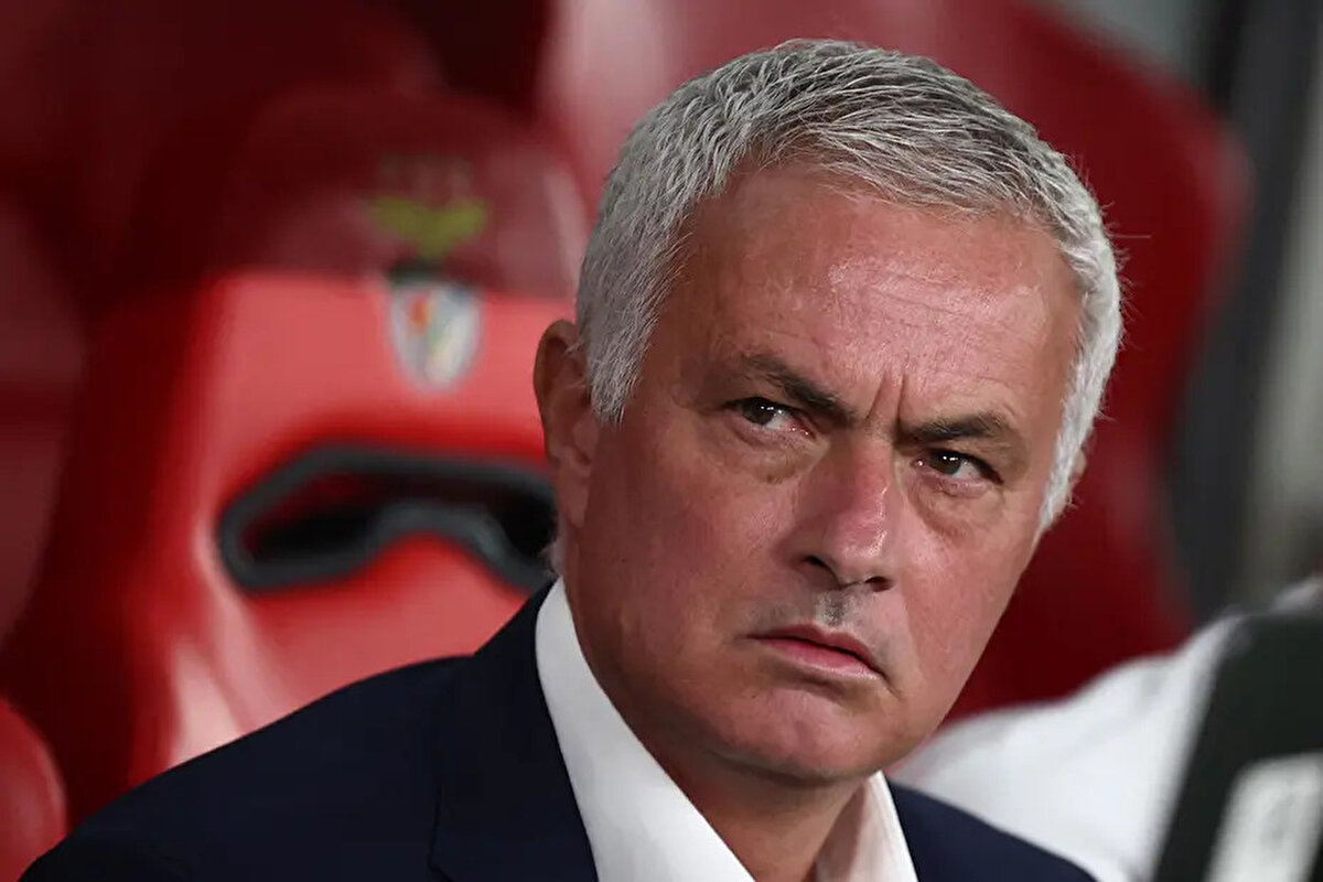 Portekiz Ligi’nde maça çıkabilmek için kaleci dahil 13 futbolcunun olması gerektiği, daha az sayıda oyuncunun uygun olması halinde maçların ertelenebileceği belirtildi. Erteleme kararının ise doktorların vereceği raporun ardından alınabileceği aktarıldı.<br><br>