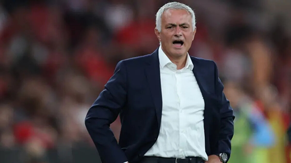 Benfica’da maç öncesinde hastalığın daha fazla futbolcuyla yayılma ihtimalinden endişe duyduğu ancak Porto karşılaşması için herhangi bir erteleme talebinde bulunulmayacağı ifade edildi.<br><br>