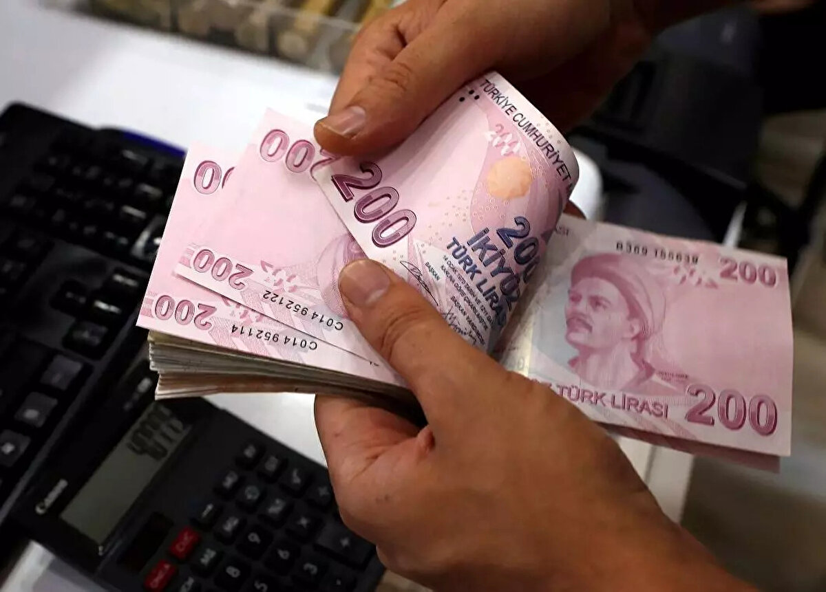 Genel Promosyon Tabloları<br><br>Emeklilere sunulan yeni kampanyalara göre:<br><br>9.999 TL’ye kadar maaş alanlara 15.500 TL’ye kadar<br><br>10.000 – 14.999 TL arası maaş alanlara 21.000 TL’ye kadar<br><br>15.000 – 19.999 TL arası maaş alanlara 24.500 TL’ye kadar<br><br>20.000 TL ve üzeri maaş alanlara ise 29.500 TL’ye kadar promosyon, bonus ve ödül ödemesi yapılabiliyor.<br>