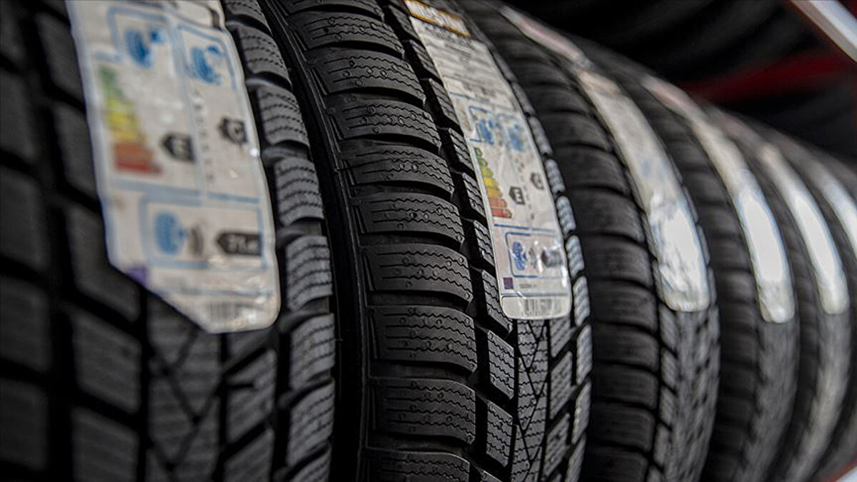 Belirlenen tarihler arasında kış lastiği takmayan sürücülere 5 bin 856 TL idari para cezası uygulanacak ve araçların yola devam etmesine izin verilmeyecek.