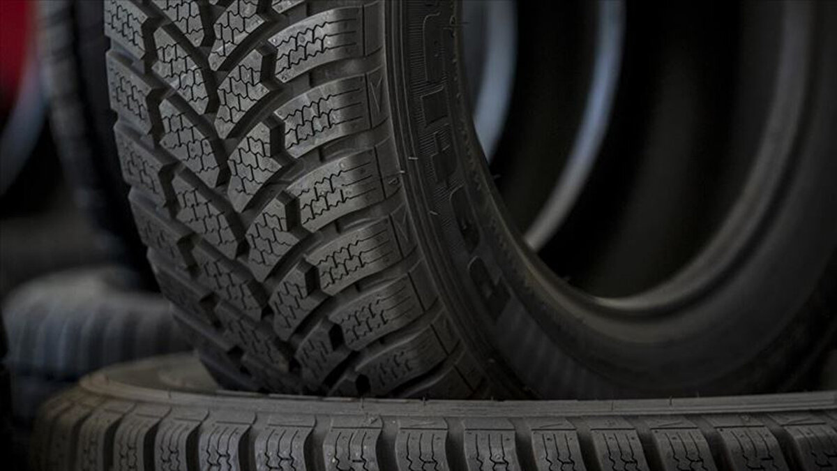 Kış aylarının yaklaşmasıyla birlikte milyonlarca sürücüyü ilgilendiren kış lastiği uygulamasında önemli bir değişiklik yapıldı.