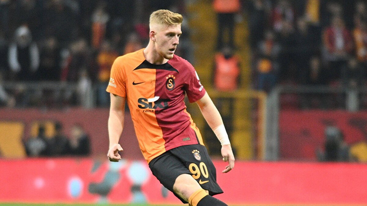 Yayıncı kuruluş olan Bein Sports'ın X'teki resmi hesabından“Hakemler sağ olsun. GS stadında temiz bir maç hatırlamıyorum, son senelerde” ifadelerinin yer aldığı bir paylaşımın retweet yapılması büyük tepkilere neden olmuştu.