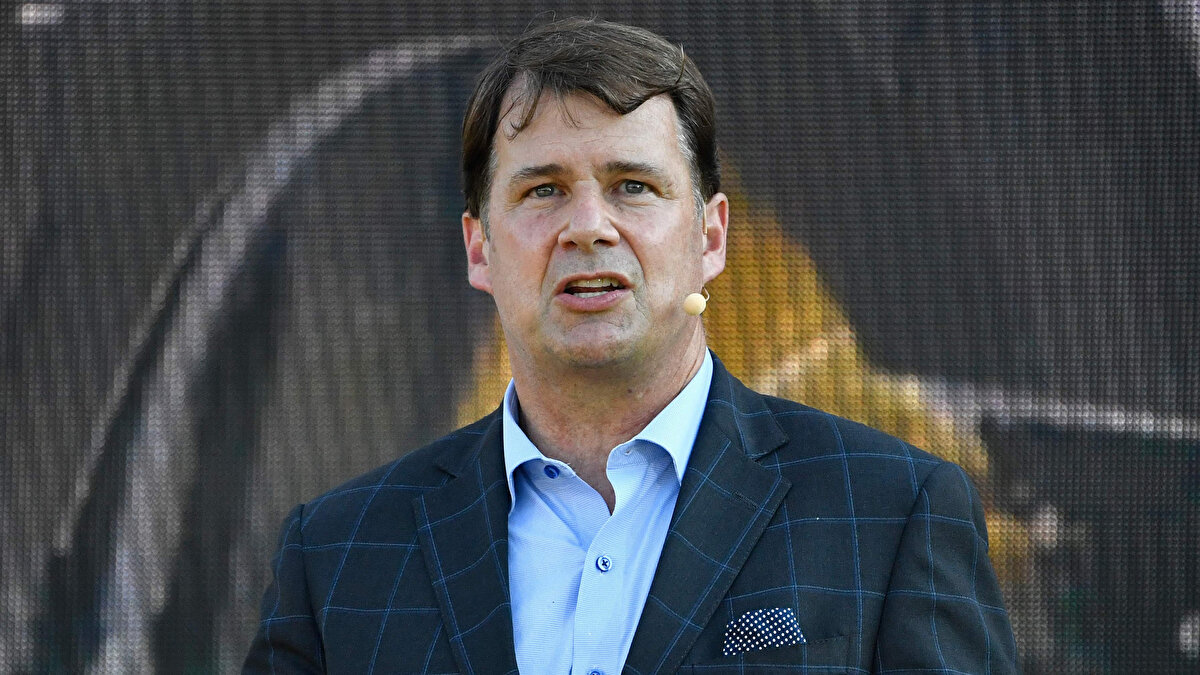 CEO, bu adımın amacını ise mavi yakalı işçilerin değerinin göz ardı edildiği kültürel yaklaşımı dengelemek olarak açıkladı. Farley, “Ebeveynlerimiz ve büyüklerimiz bu tür işler sayesinde ülkemizi güçlü kıldı. Ancak günümüzde bu işler yeterince takdir edilmiyor” ifadelerini kullandı.<br><br>ABD’de otomotiv teknisyenlerine olan talebi inceleyen Tech Force grubu ise sektörde yılda 100 binden fazla yeni çalışana ihtiyaç duyulduğunu ve mevcut çalışanların yerini doldurmak için ciddi bir açığın bulunduğunu belirtti.