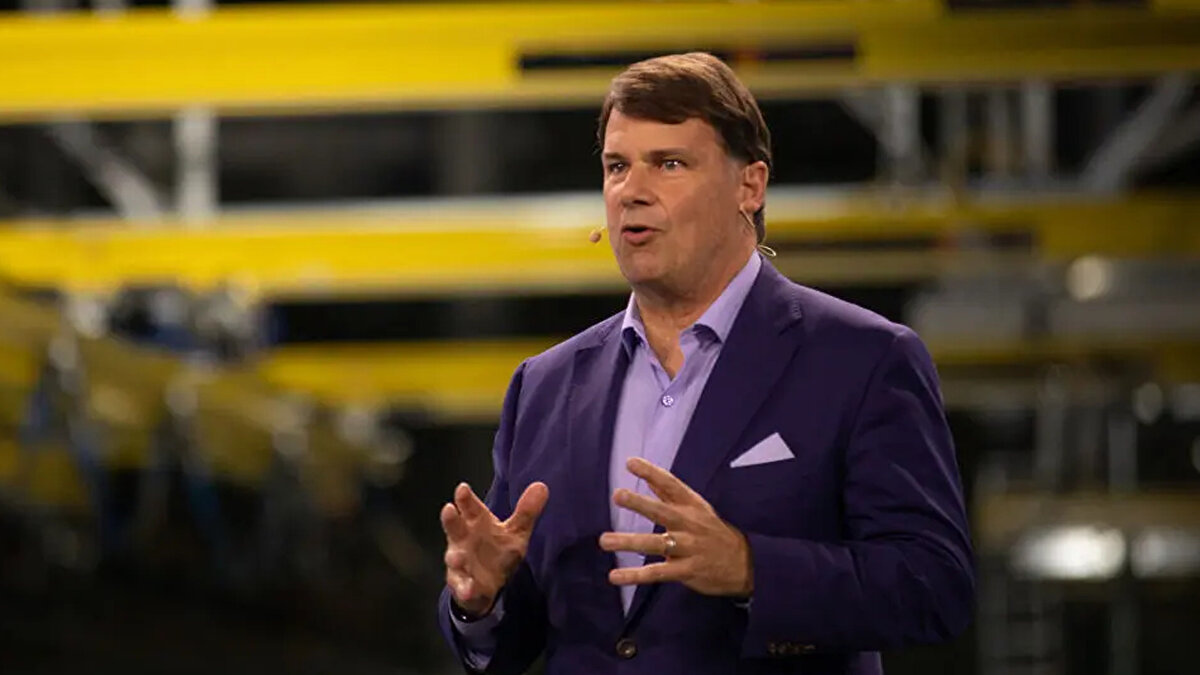 Farley, oğlunun deneyim kazanmasının kendisi için değerli olduğunu belirterek, “Oğlum en iyi kaynakçı veya dizel motorlarımızda çalışan bir mekanikçi olursa çok mutlu olurum” dedi.