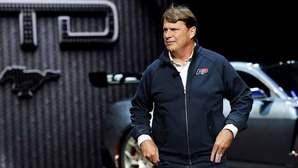 ABD’li otomobil üreticisi Ford’un CEO’su Jim Farley, 17 yaşındaki oğlunu yaz tatilinde kaynak yapmayı öğrenmesi için sanayiye yönlendirdi.