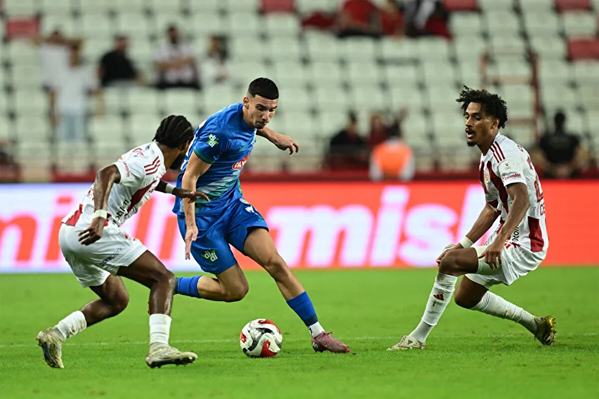 Dün oynanan Antalyaspor-Rizespor mücadelesinde Antalyaspor evinde  Rizespor’a 5-2 mağlup oldu.