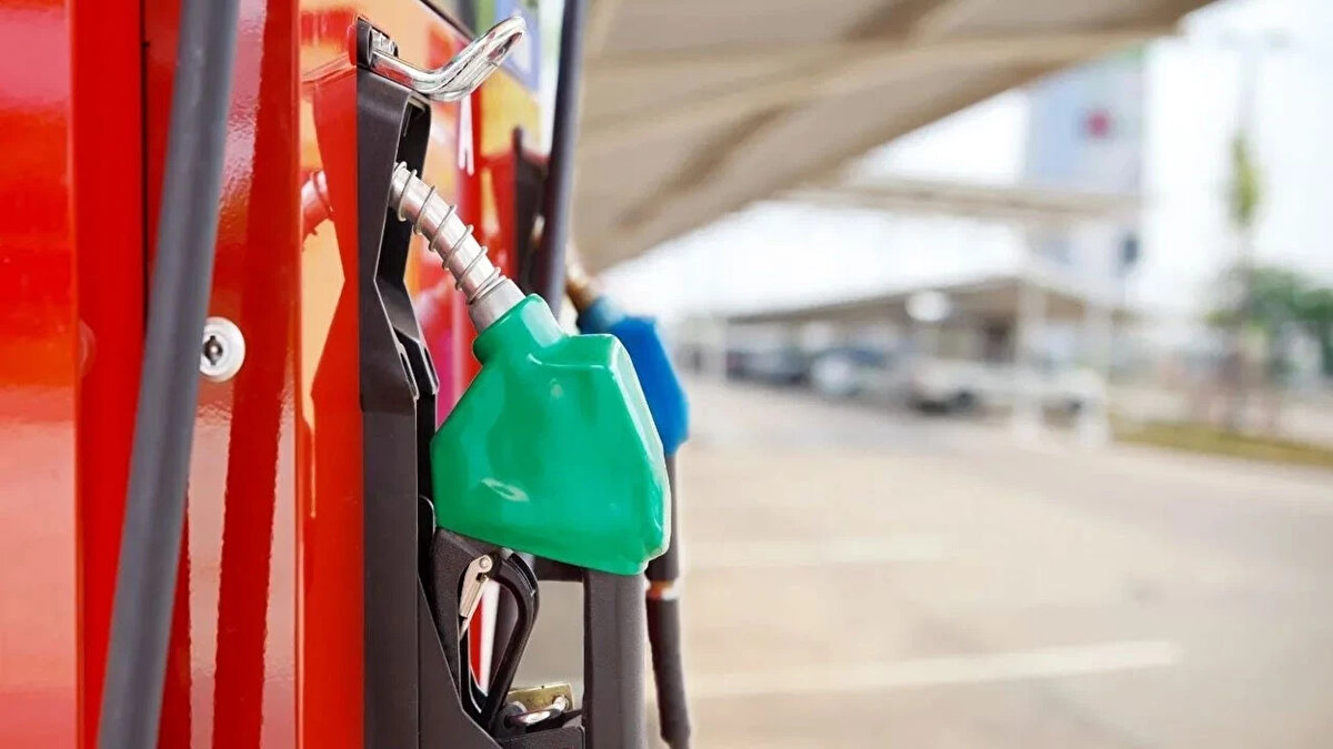 İstanbul Avrupa Yakası<br><br>Benzin: 53,29 TL<br>Motorin: 54,48 TL<br>LPG: 27,71 TL