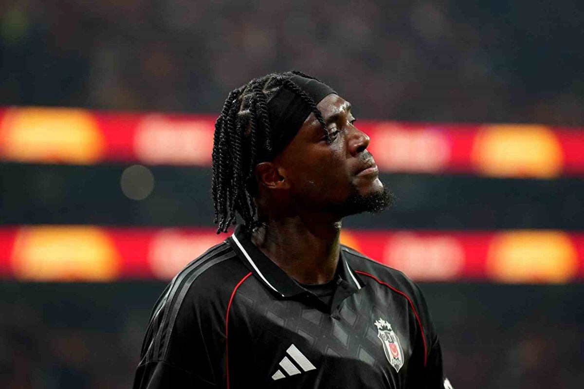 Maça hızlı başlayan Beşiktaş, 12. dakikada Tammy Abraham'ın golüyle 1-0 öne geçti. 