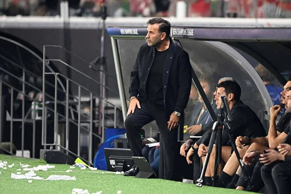 OKAN BURUK'UN DERBİ KARNESİ<br><br>Galatasaray'da 4. sezonunu geçiren Okan Buruk, sarı-kırmızılıların başında Fenerbahçe ve Beşiktaş ile 15 kez karşılaştı. Buruk, bu derbilerde 1'ü hükmen olmak üzere toplam 9 galibiyet elde ederken, 4 mağlubiyet ve 2 de beraberlik aldı.<br>