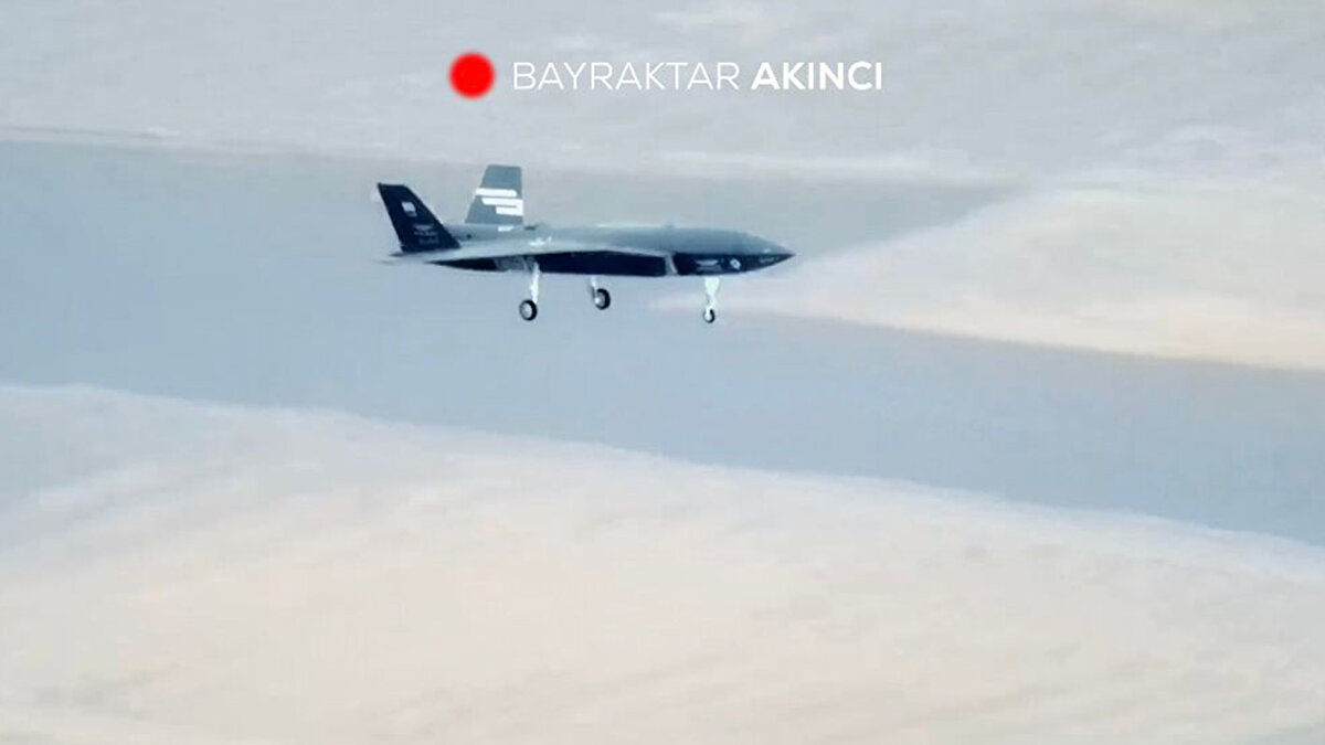 Baykar'ın milli insansız savaş uçağı KIZILELMA PT-5, AB kalkışlı aerodinamik sistem tanımlama testini başarıyla tamamladı.
