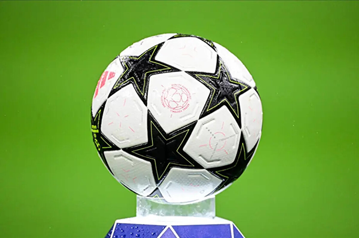 Şampiyonlar Ligi’nde yeni formatın henüz ikinci senesi dolmadan turnuvada değişiklik ihtimali gündeme geldi. Mundo Deportivo’da yer alan haberde UEFA’nın Avrupa Süper Lig’ini temsil eden şirketle görüştüğü ve farklı bir formatın tartışıldığı haberi yazıldı.