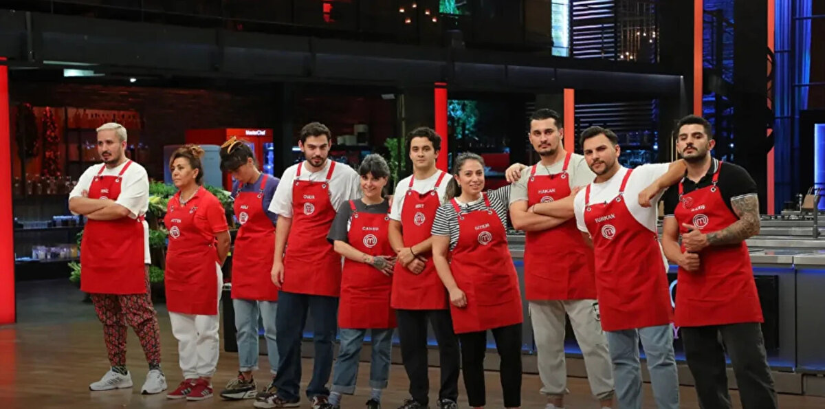 İkinci Turda Yaratıcı Armut Tabakları<br><br>İlk turu geçemeyen yarışmacılar ise ikinci kez mücadele etti. Bu turda yarışmacılardan armut çeşitleriyle özgün ve yaratıcı tabaklar hazırlamaları istendi. 45 dakikalık süre sonunda şefler tabakları tek tek değerlendirdi.<br>