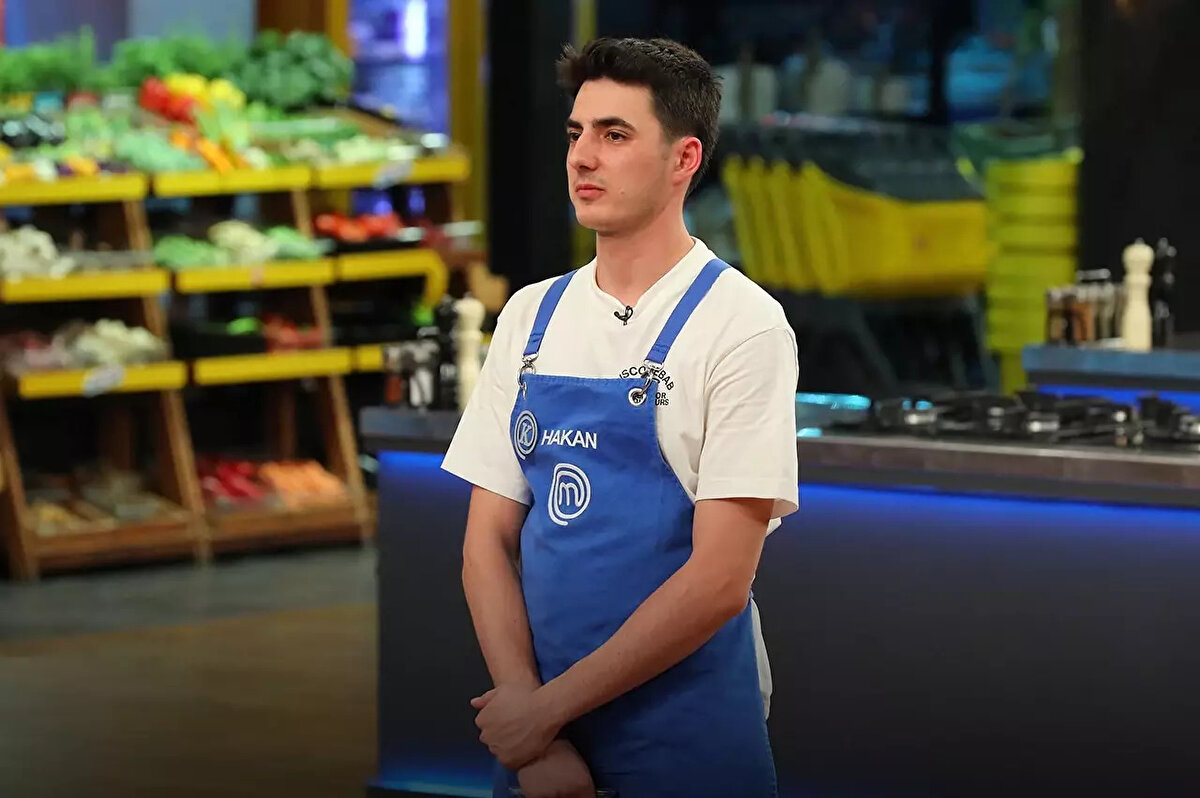 Gecenin Finali: Hakan ve Sezer<br><br>Değerlendirmeler sonucunda ikinci turun sonunda son ikiye Hakan ve Sezer kaldı. Şeflerin ortak kararıyla gecenin en başarısız tabağı Sezer’in oldu. Böylece Sezer haftanın yedinci eleme adayı olarak potaya girdi.<br>