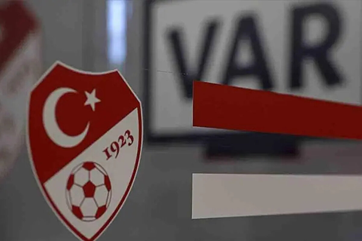 Dev derbi öncesinde Türkiye Futbol Federasyonu, VAR ve AVAR'da görev alacak hakemleri açıkladı.<br><br>