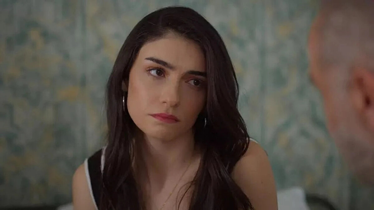 İki isim kadrodan çıkarıldı<br><br>Yeni sezon öncesi dizinin kadrosunda bazı değişiklikler yaşandı. Arcan karakterini canlandıran Bora Cengiz ve annesi Mahun’u oynayan Gülenay Kalkan diziden ayrıldı. Bu vedalar, hikâyede önemli kırılmalara yol açacak gibi görünüyor. Yeni sezonla birlikte senaryoda sürpriz gelişmeler ve karakter değişimleri izleyiciyi bekliyor. Kadroya dahil olan yeni oyuncularla ilgili resmi bir açıklama ise henüz yapılmadı.