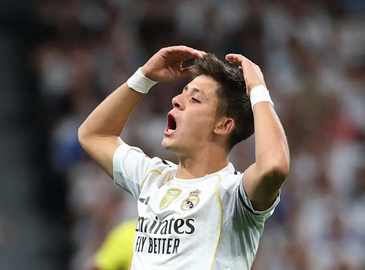 Değerlendirmede ayrıca, "Türk oyuncu, sahada kaldığı 64 dakikada 50'den az pas atarak oyundan çıktı ve Villarreal'in kontra ataklarına yol açan tehlikeli bir kayıp yaşadı.” denildi.