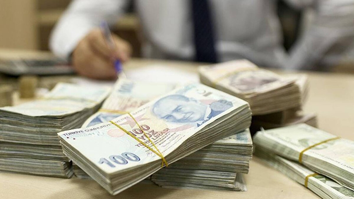 Kademeli emeklilikten 3600 ek göstergeye, kadınların erken emeklilik hakkı konusundan, esnafın prim konusuna kadar pek çok ekonomik başlık vatandaşın gündeminde. Milyonları ilgilendiren bu gelişmelerle ilgili sürecin ne olacağı merakla takip ediliyor.