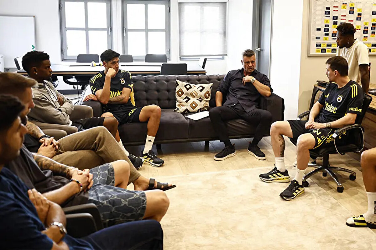 Fenerbahçe Kulübü Başkanı Sadettin Saran, takıma ekstra motivasyon sağlamak için kolları sıvadı. 