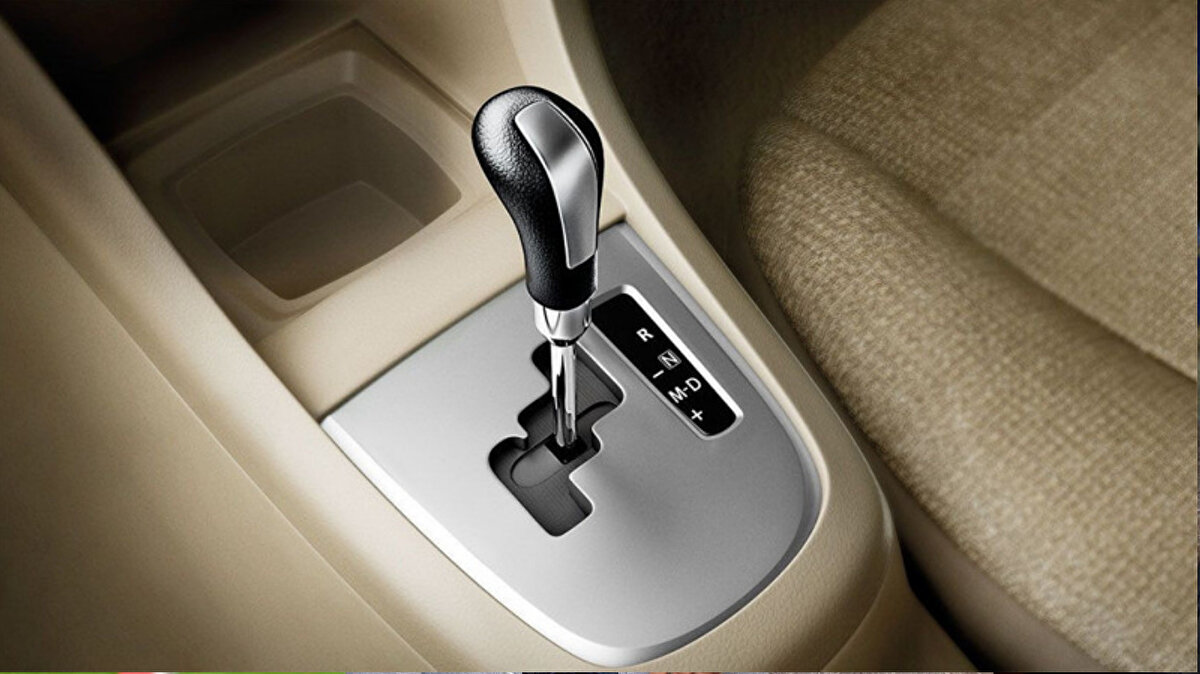 Otomatik vitesli araçlar sürücülere büyük konfor sağlasa da, park etme sırasında yapılan küçük bir hata şanzıman kutusuna ciddi zarar verebiliyor. Özellikle DCT, CVT ve DSG tipi şanzımanlarda sıkça rastlanan bu yanlış uygulama, uzun vadede on binlerce liralık tamir masrafına yol açabiliyor.