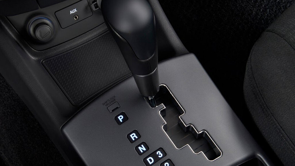 Manuel viteslilerde neden olmaz?<br><br>Manuel araçlarda şanzıman mekanizması farklı çalıştığı için bu tür bir yük binmesi söz konusu değil. Dolayısıyla, bu problem yalnızca otomatik vites sistemlerinde görülüyor.